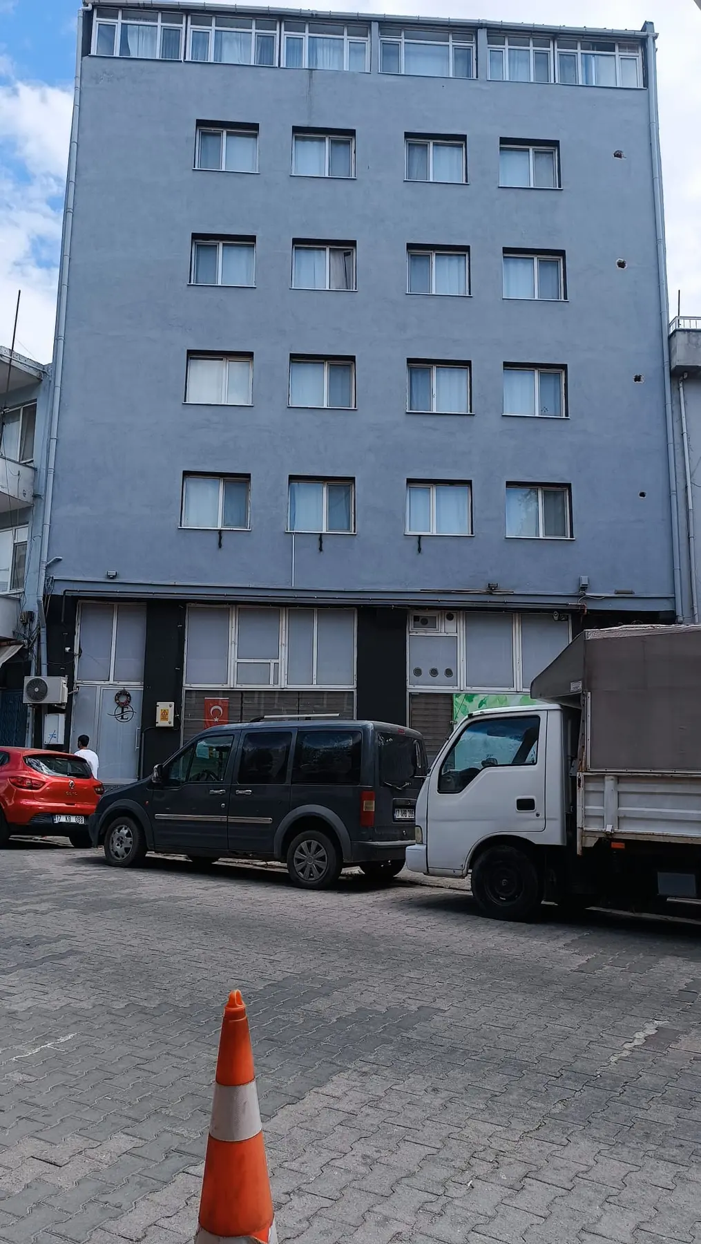 Lapseki merkez Kızılay Apartmanı tam dış cephe görünümü