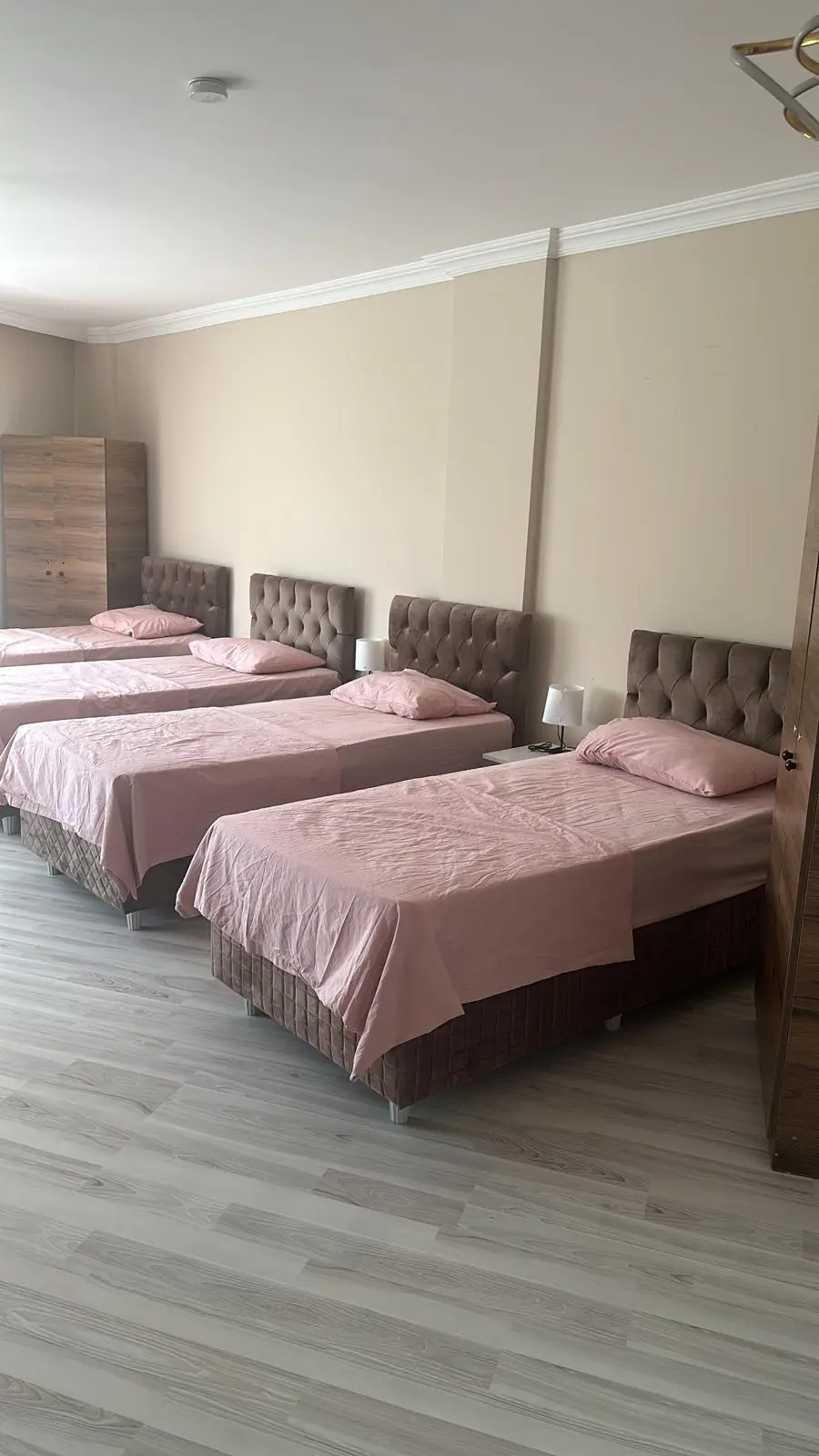 Lapseki kız öğrenci evinde aydınlık ve tam eşyalı oda